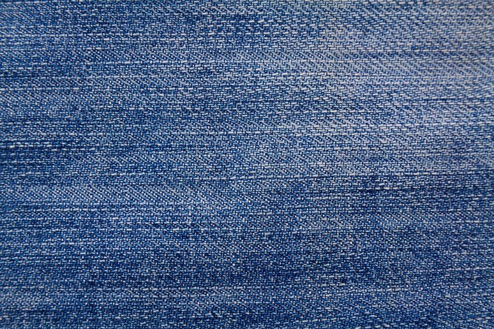 Lavtaljede jeans har vundet popularitet blandt online shopper og e-handelskunder på grund af deres stilfulde udseende og enkelthed